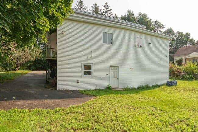 Building Photo - 10-12 Broadway St