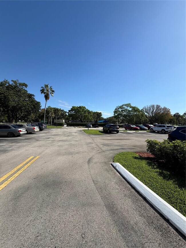 Building Photo - 16500 Golf Club Rd