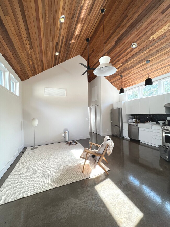 Building Photo - 5035 NE Mallory Ave