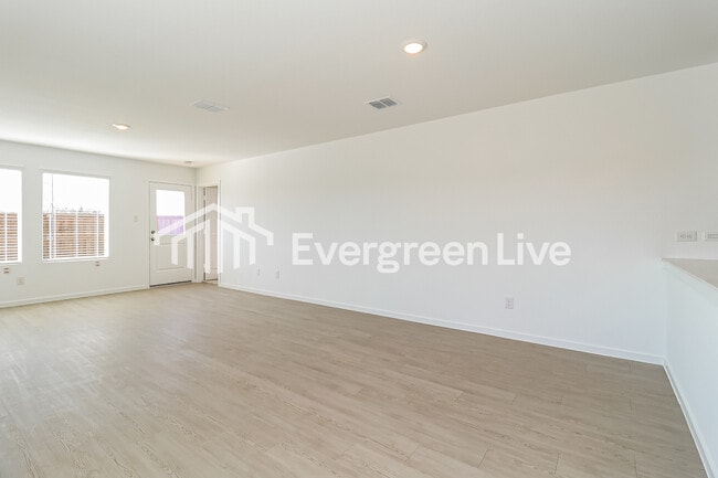 Building Photo - 245 Sycamore Pl