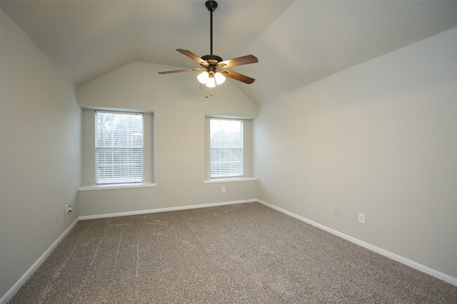 Building Photo - 527 Richcrest Dr
