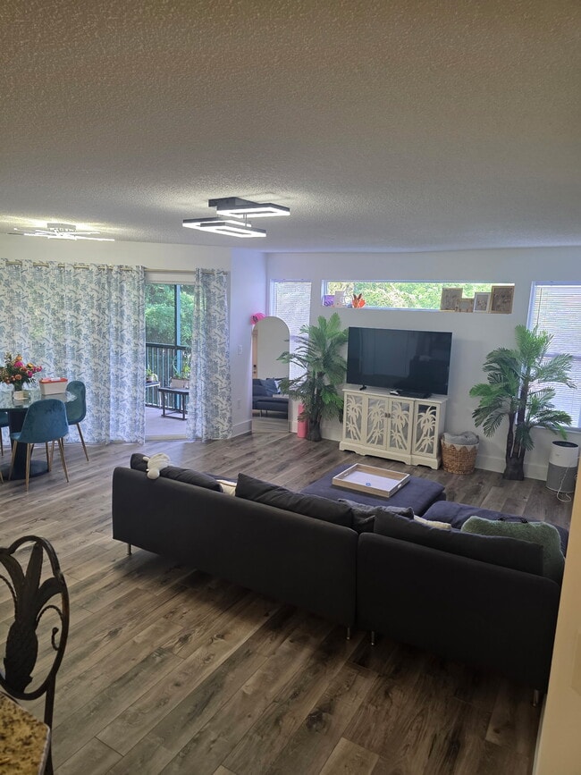 Building Photo - 8870 Colonnades Ct W