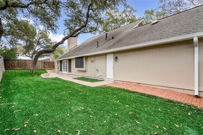 Building Photo - 8000 Manassas Dr