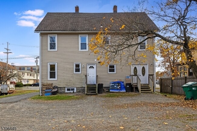 Building Photo - 8 Woodside Ave