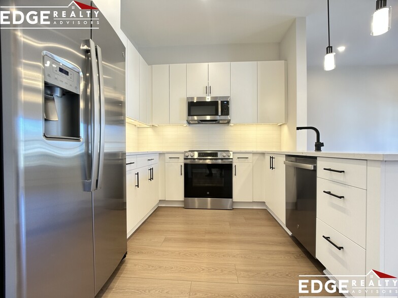 Building Photo - 9 Newton St