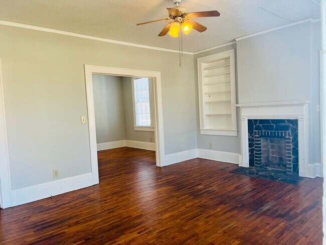 Living room (entryway to dining room) - 2602 Plum St