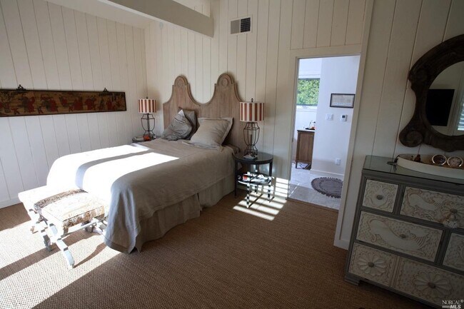 Building Photo - 419 Dry Creek Rd