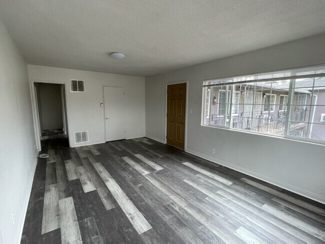 Building Photo - 6923 Ben Ave