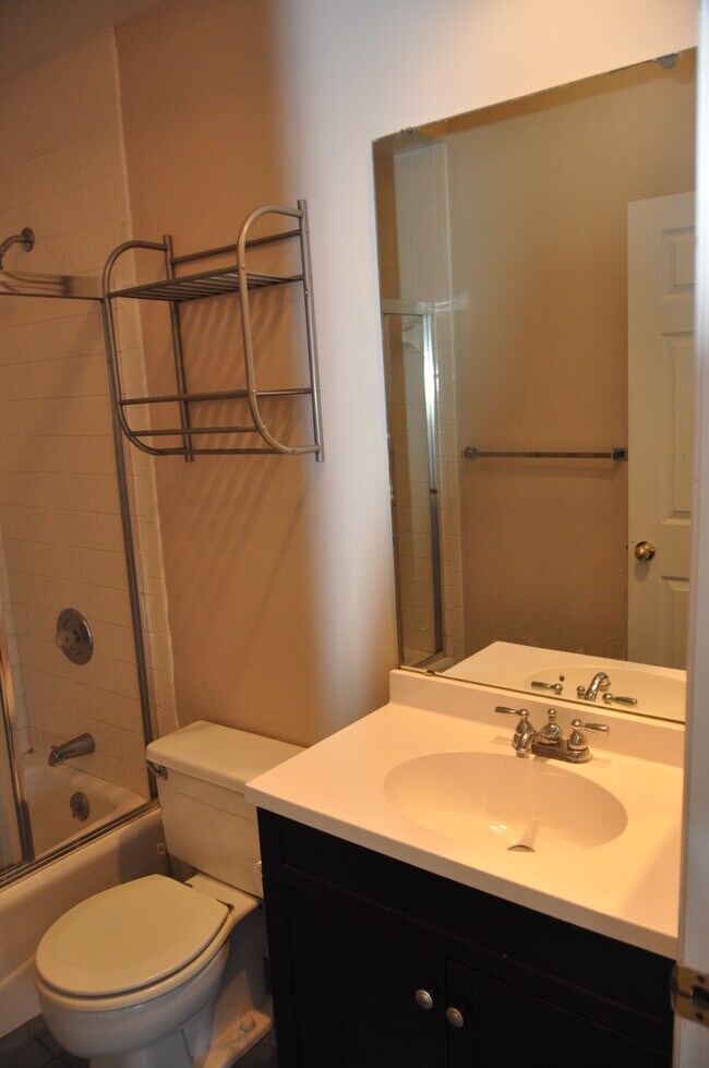 Building Photo - 5936 McPherson Ave