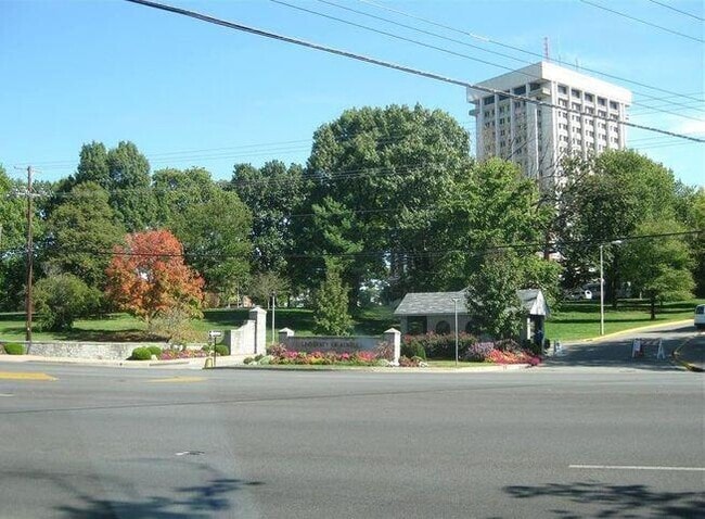 Building Photo - 650 S Mill St