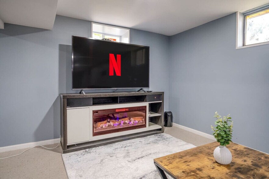 Building Photo - 176 Grand Ave