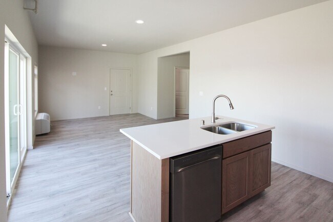 Building Photo - Sandhill Apartments