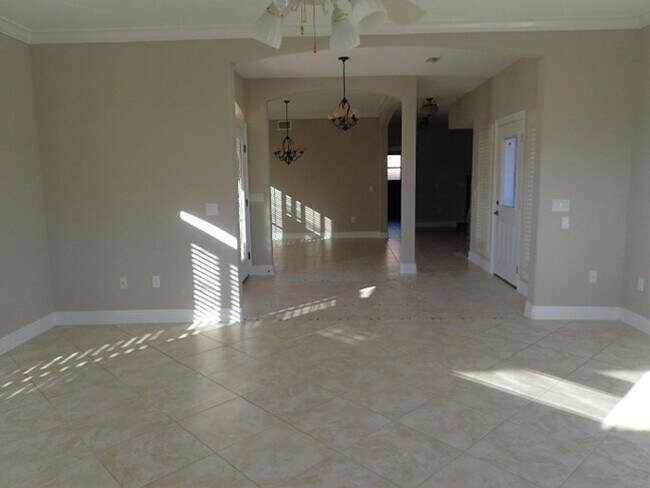 Building Photo - 9047 Orlando Ave