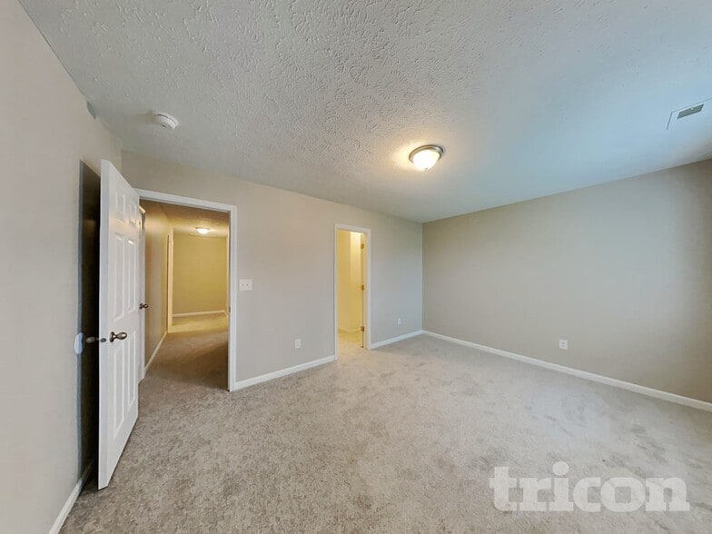 Building Photo - 1963 Central Park Blvd W