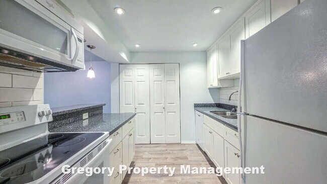 Building Photo - 9474 Woodinville Redmond Rd NE