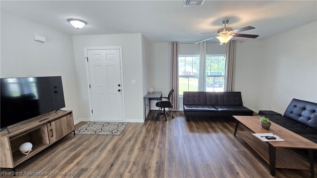 Building Photo - 2909 Mullet Ave