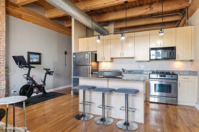 Building Photo - 2201 W Wabansia Ave