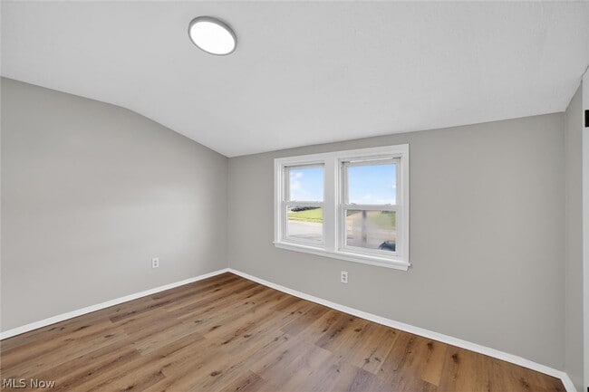 Building Photo - 303 S Green Rd