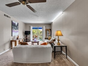 Building Photo - 2601 Bellefontaine