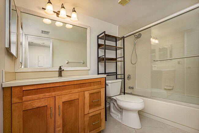 Building Photo - 1915 Lavers Cir