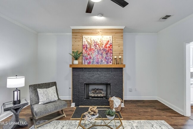 Building Photo - 120 Lennox Pl