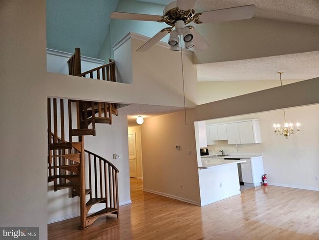 Building Photo - 409 Talon Ct