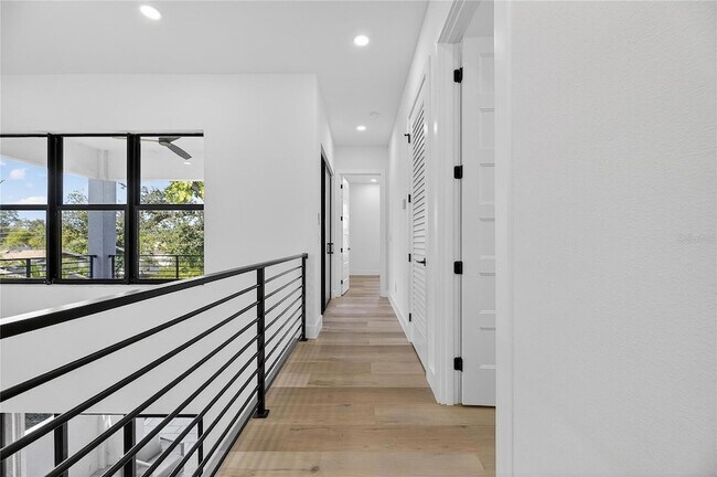 Building Photo - 2335 Oak Terrace