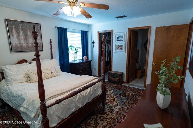 Building Photo - 605 Saint Albans Court