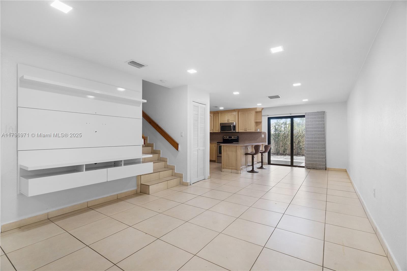 Building Photo - 2090 SW 122nd Ave