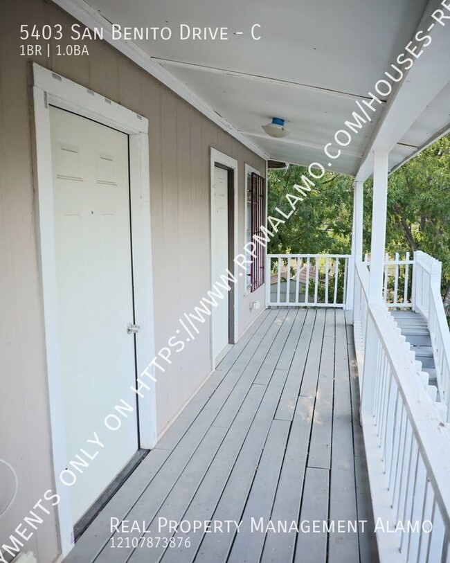 Building Photo - *COMING SOON!* Upstairs 1 Bedroom 1 Bath U...