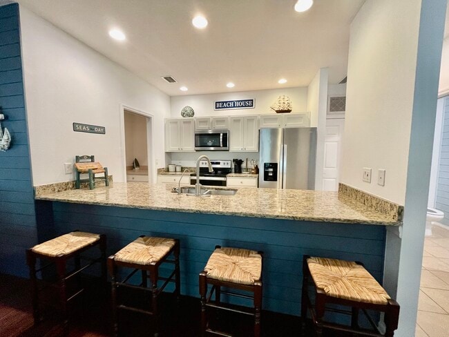 Building Photo - 118 N Fredrica Ave