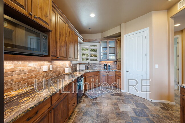 Building Photo - 674 Crosscreek Dr