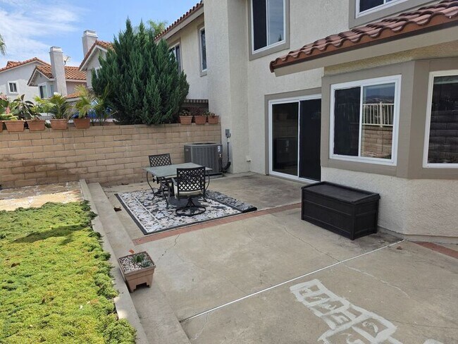 Building Photo - 27875 Avenida Armijo