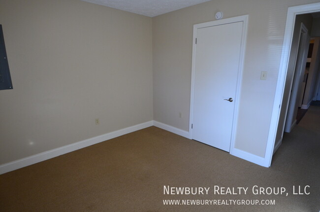 Building Photo - Spacious 2-Bedroom Apartment in a Serene C...