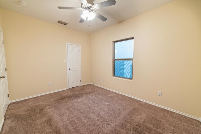 Building Photo - 3305 Charolais Dr