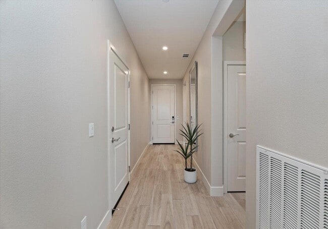 Building Photo - 51710 Ponderosa Dr.