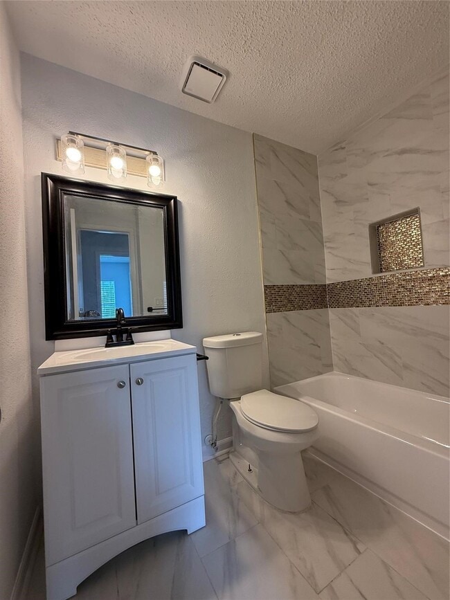 Building Photo - 2406 Lakefield Way