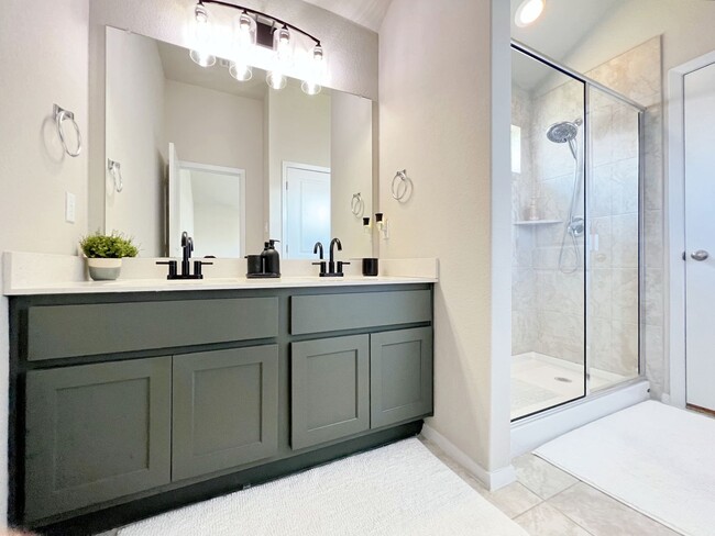 Building Photo - Modern and Beautiful - 3/BR and 2/BA Home ...