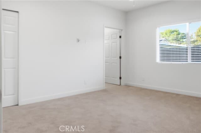 Building Photo - 215 E 2nd St