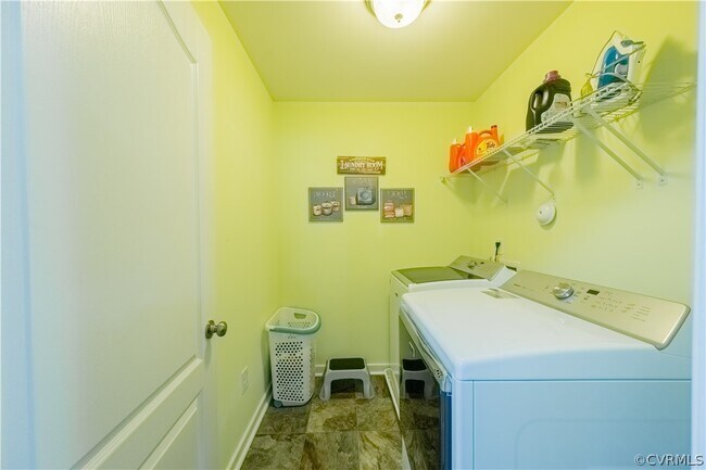 Building Photo - 9535 Thornecrest Dr