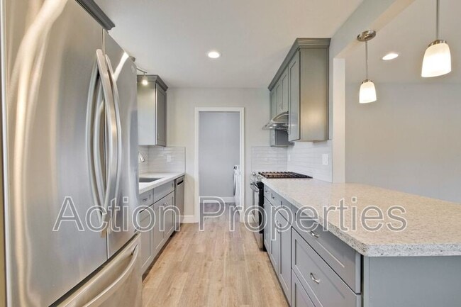 Building Photo - 1650 Goldfinch Way