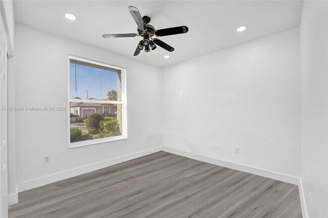 Building Photo - 4118 Sapphire Terrace