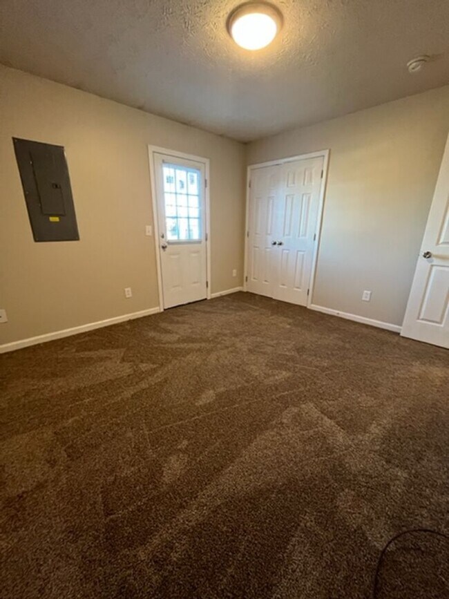 Building Photo - 3 Bedroom, 2 bathroom in Nicholasville!