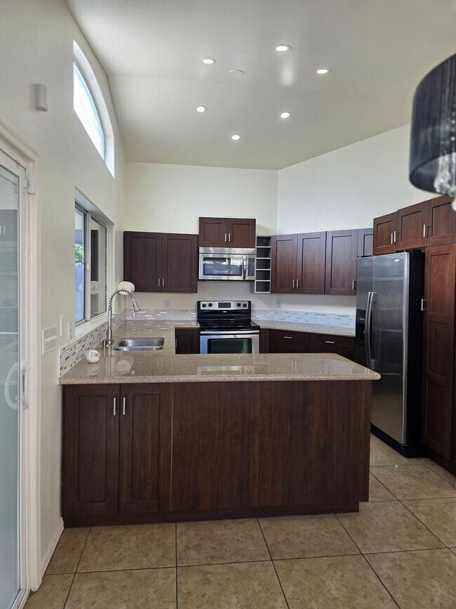 Building Photo - Beautiful 3BR 2BA Home w/ Private Pool • Pool + Covered Patio • Attached Garage in Phoenix