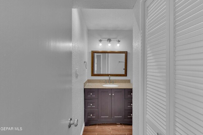 Building Photo - 7112 Ramada Dr