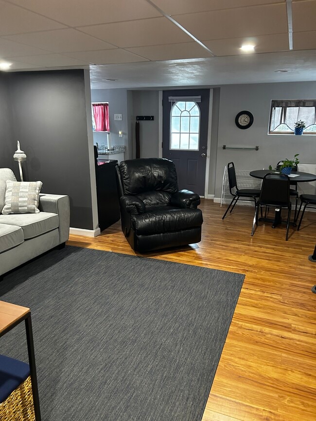 Building Photo - 195 Melendy Rd