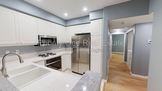 Building Photo - 10766 Sabre Hill Dr
