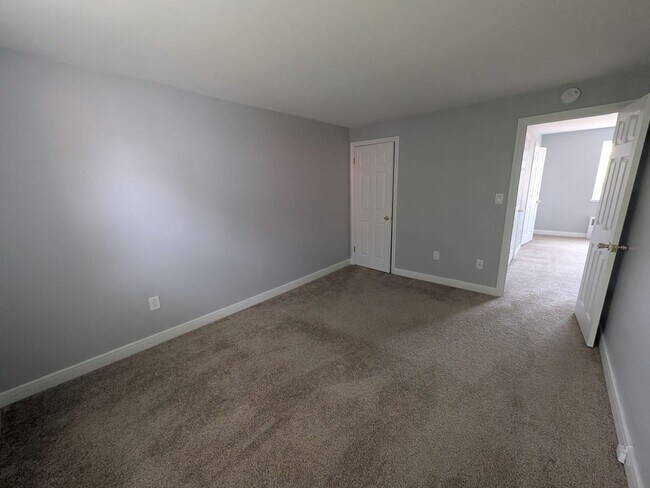 Building Photo - Modern Comfort & Convenience in  Rensselae...