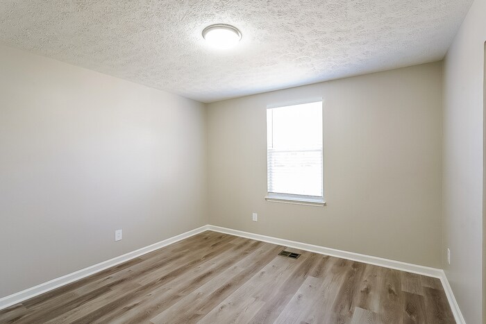 Building Photo - 105 Bradford Cir