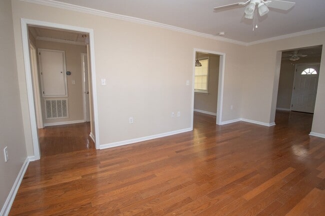 Building Photo - Charming 2-Bed, 1-Bath Home in Forest Acres!